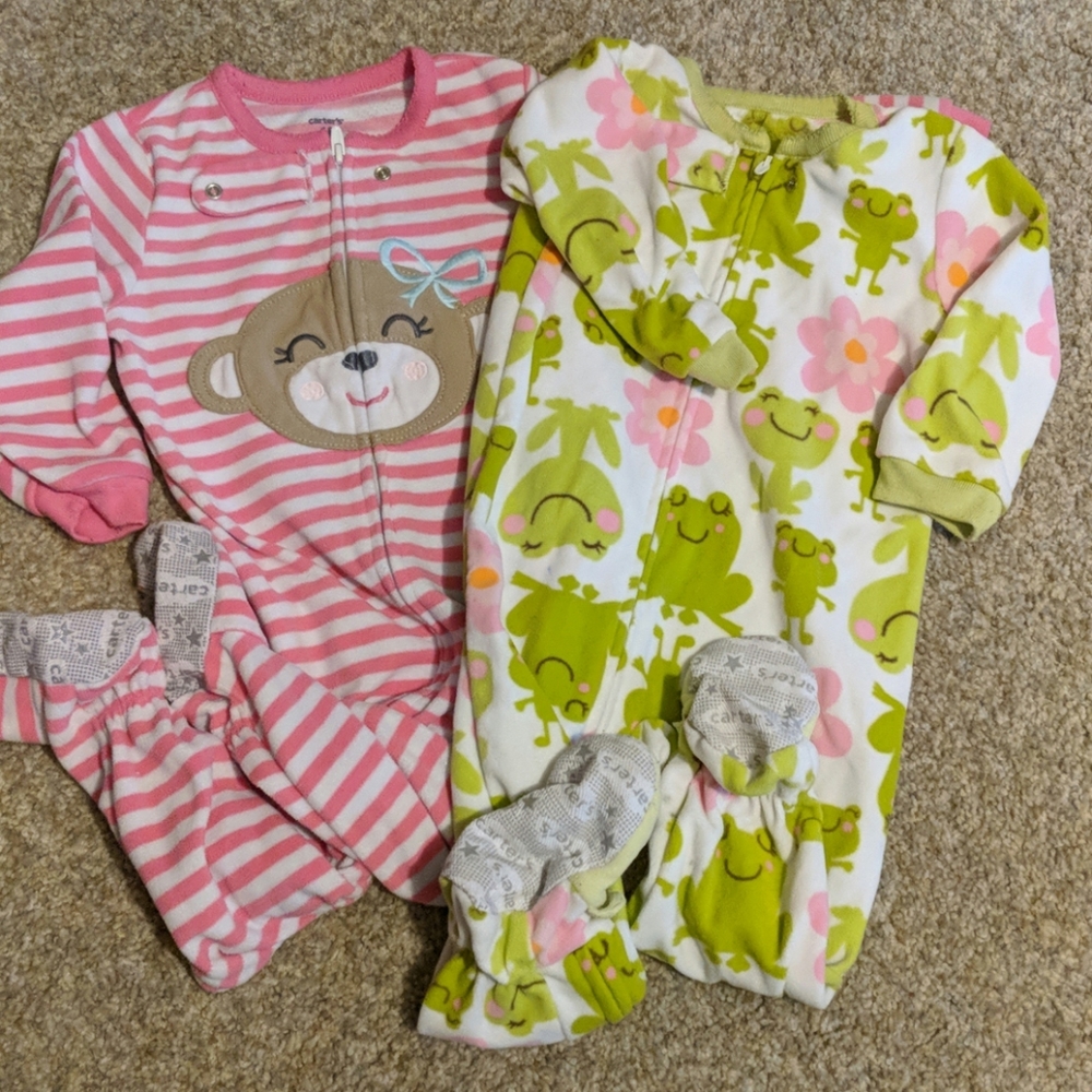 Set of fleece footed pajamas